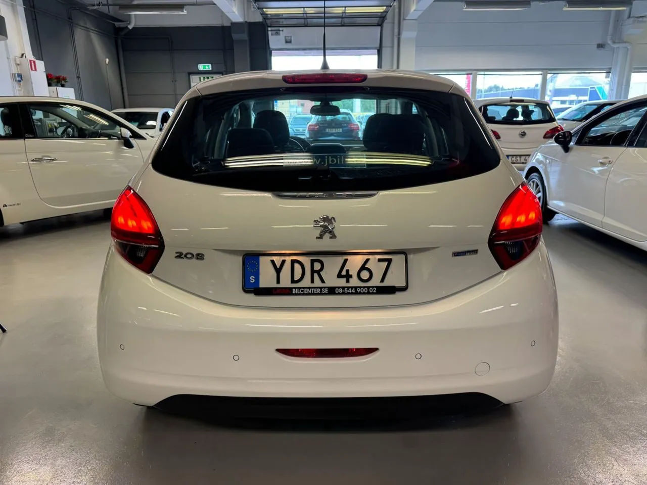 Vehicle image 5