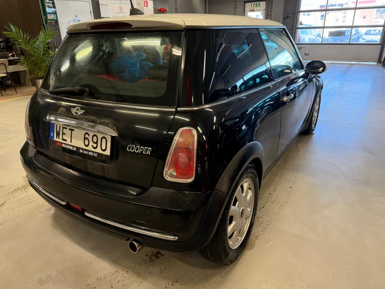 Vehicle image 6