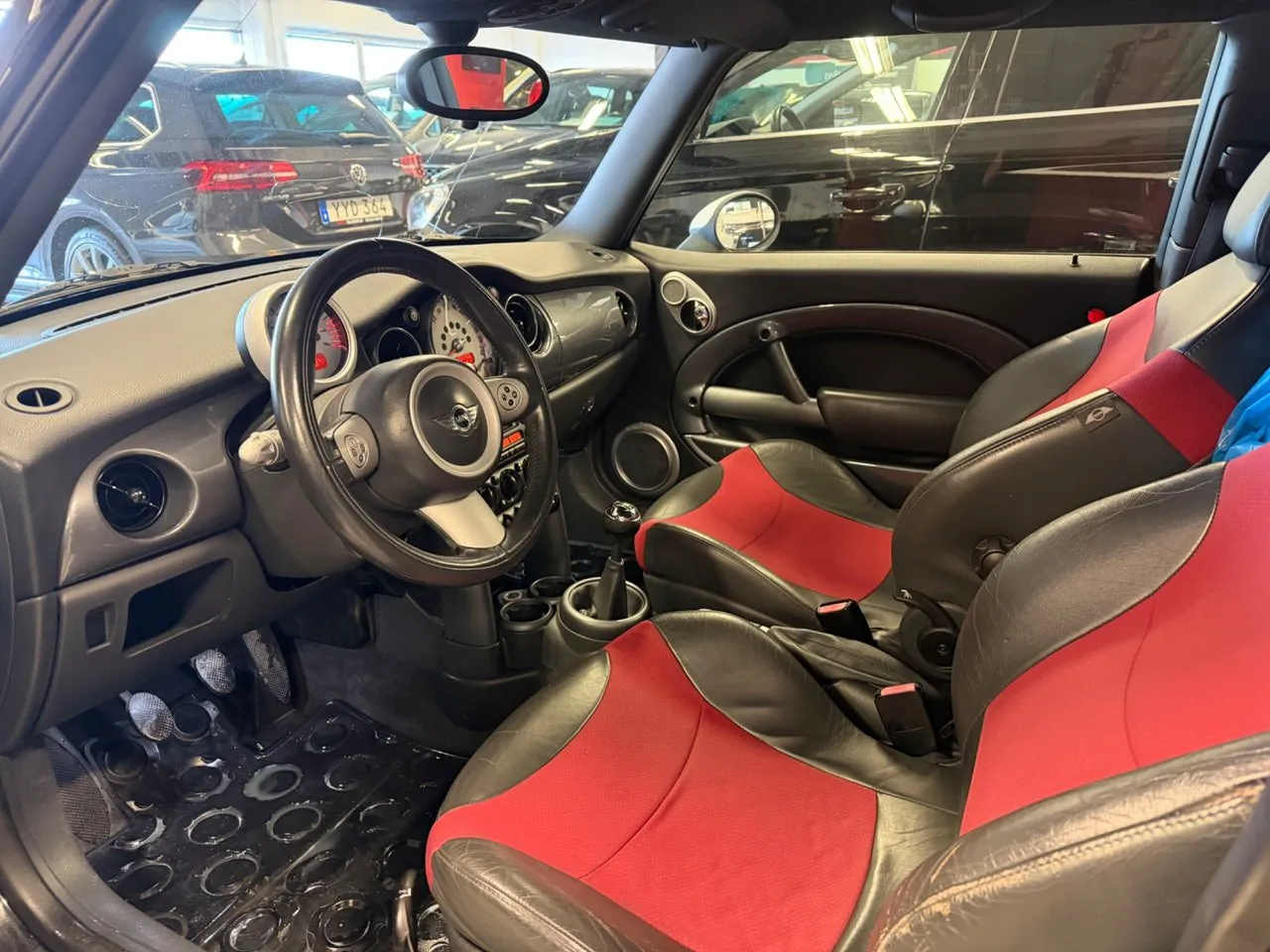 Vehicle image 10