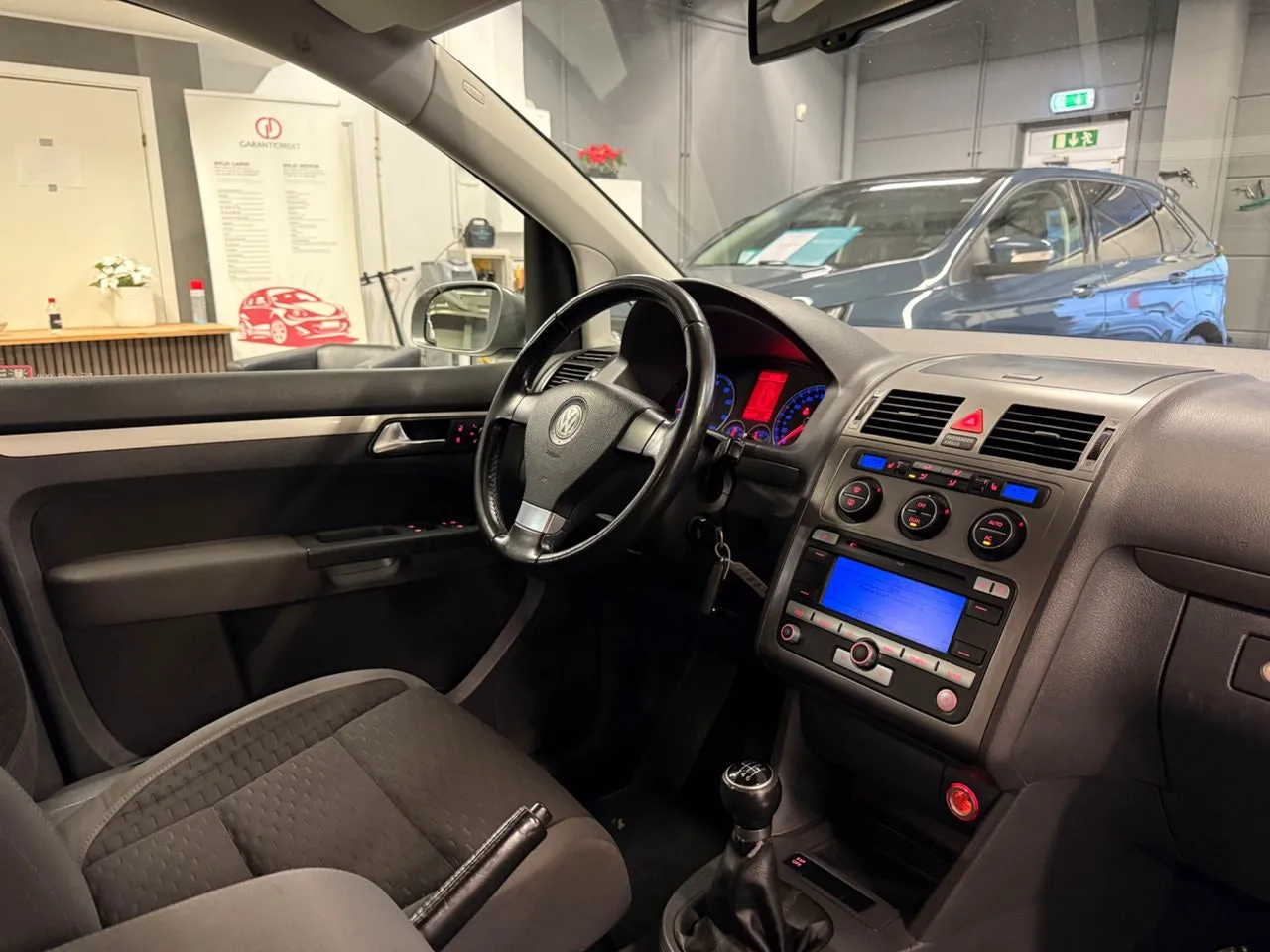 Vehicle image 18