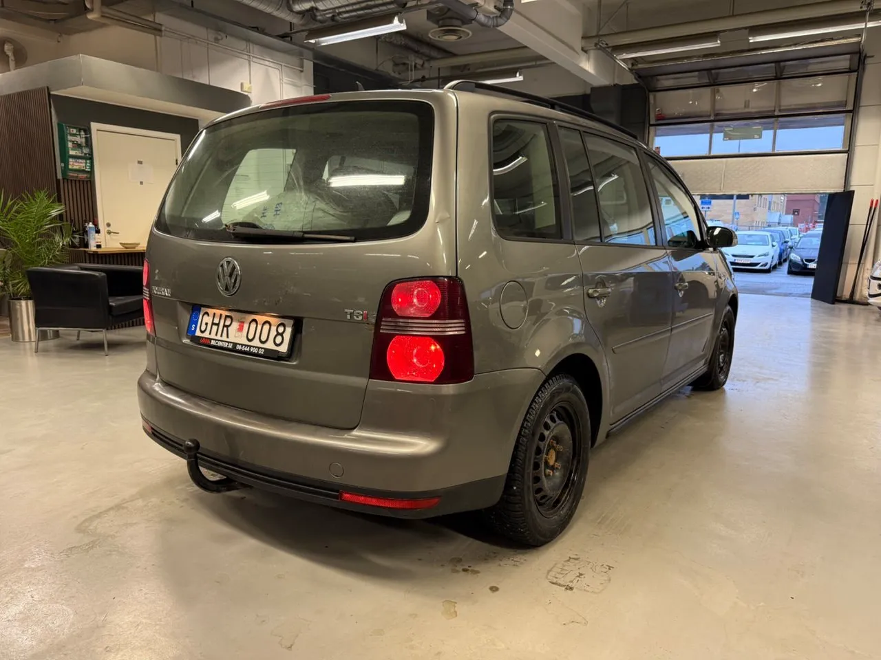 Vehicle image 6