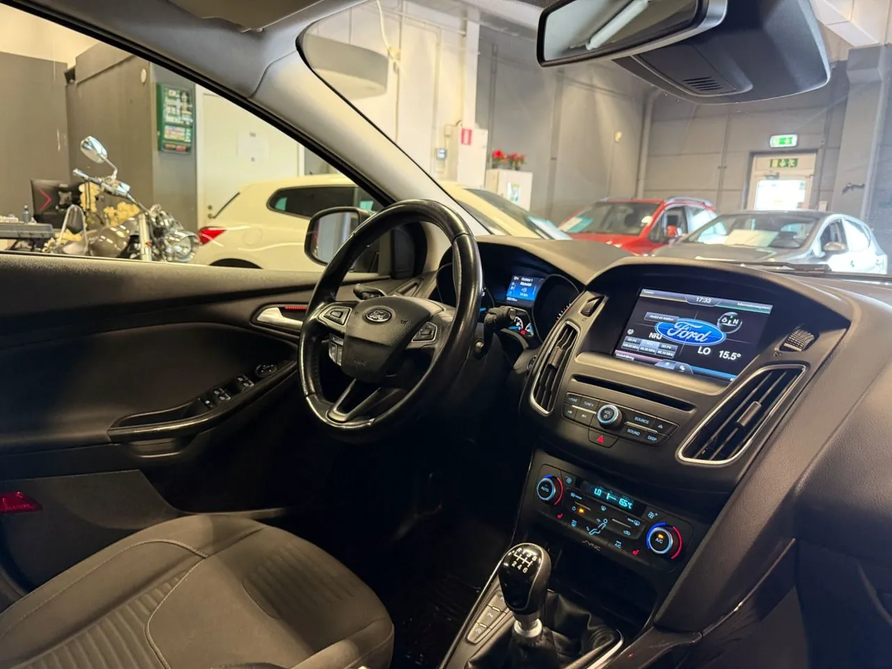 Vehicle image 17