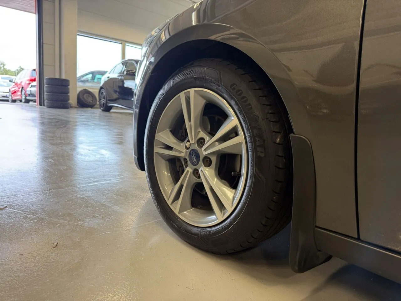 Vehicle image 9
