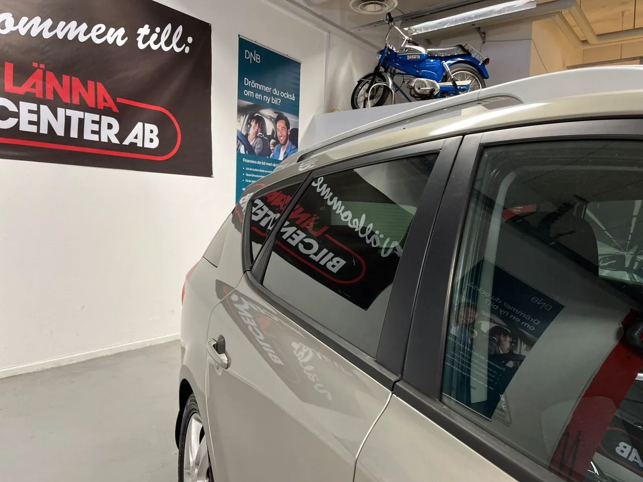 Vehicle image 20