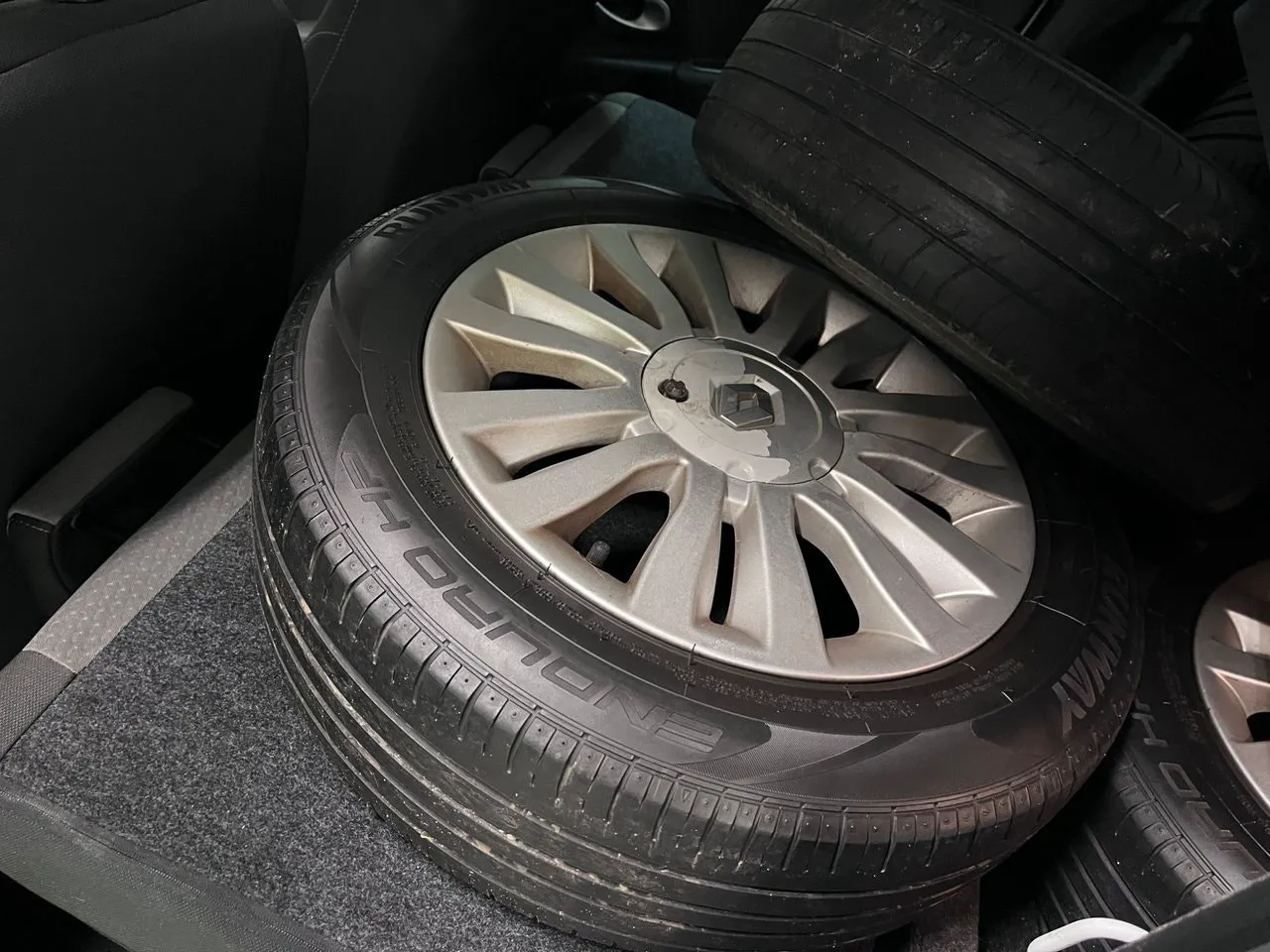 Vehicle image 19