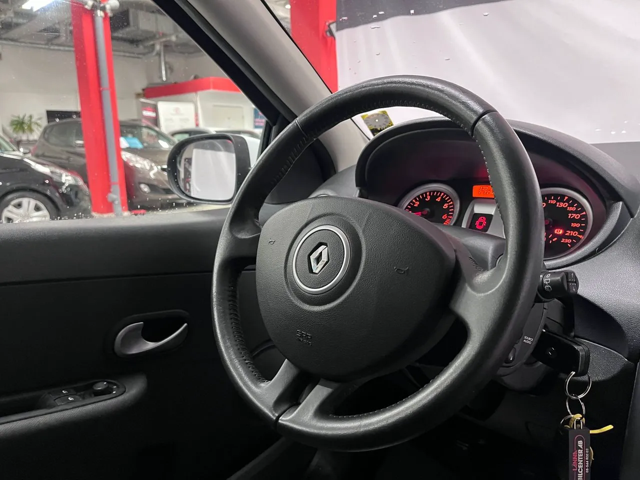 Vehicle image 18