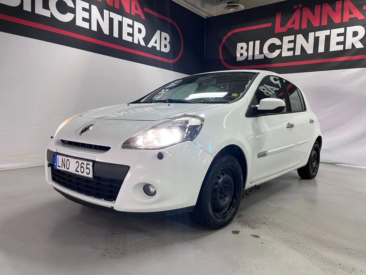 Vehicle image 6