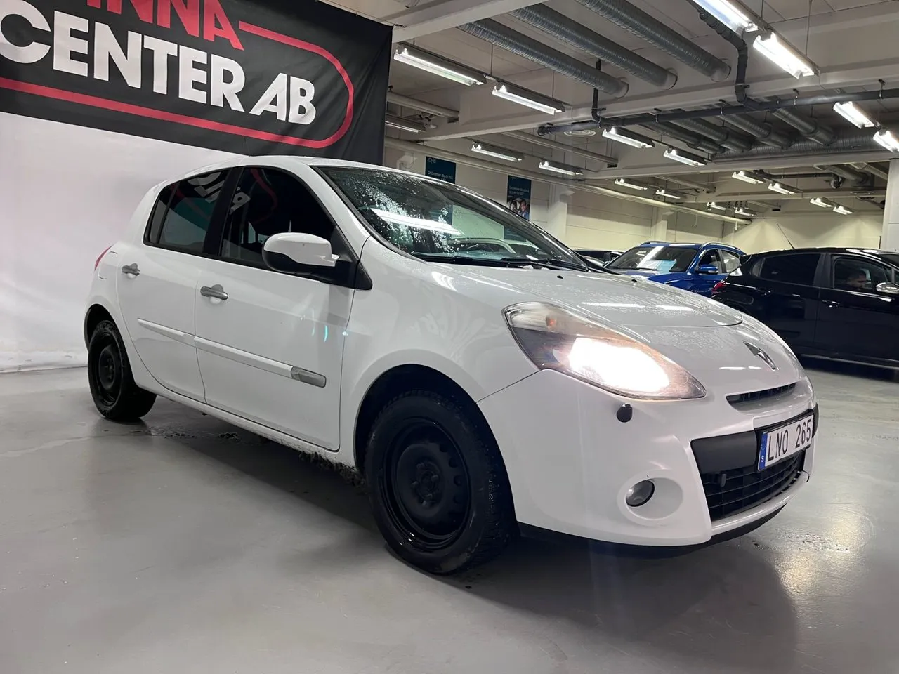 Vehicle image 8