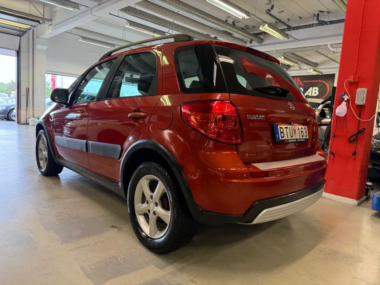 Vehicle image 7