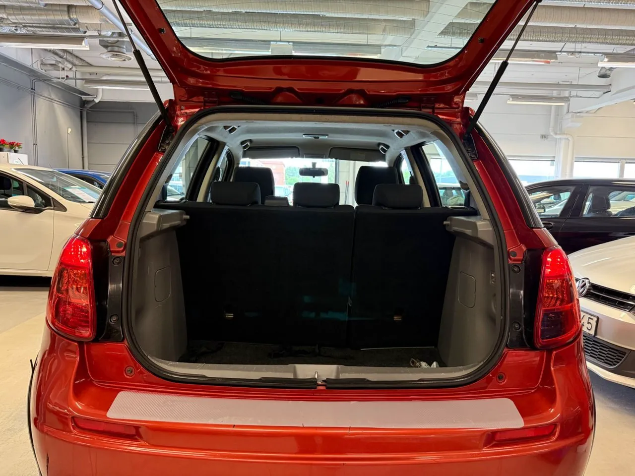 Vehicle image 19