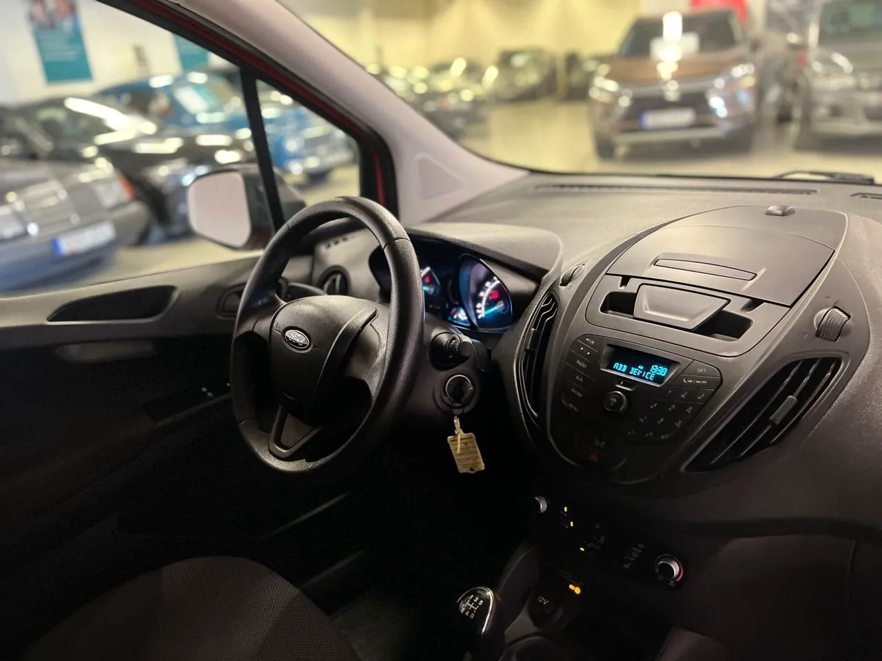 Vehicle image 16