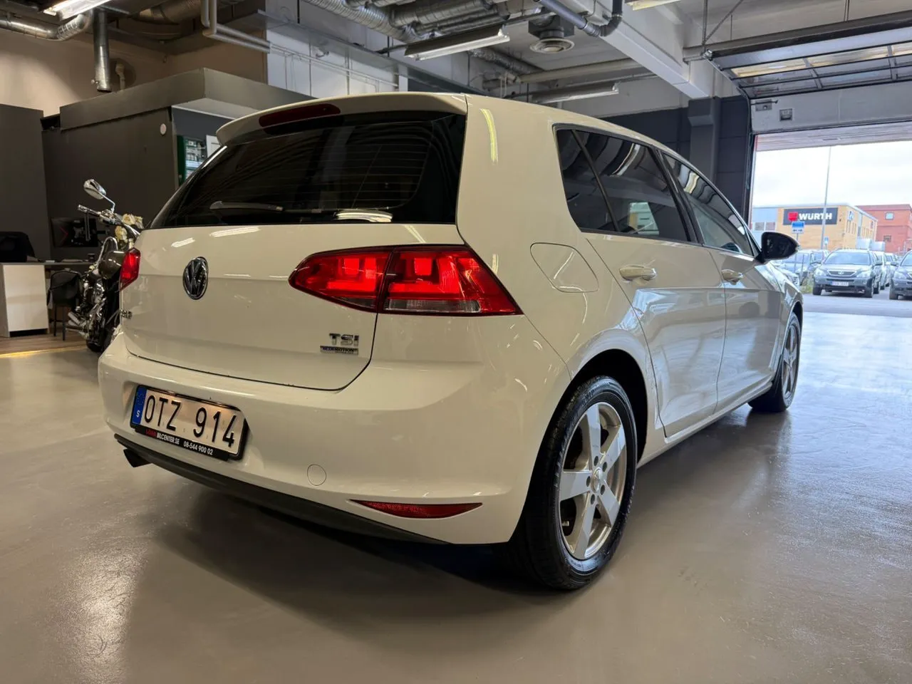 Vehicle image 6