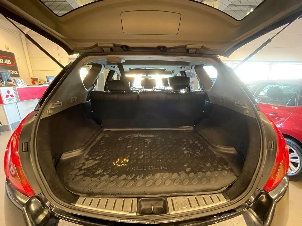 Vehicle image 18