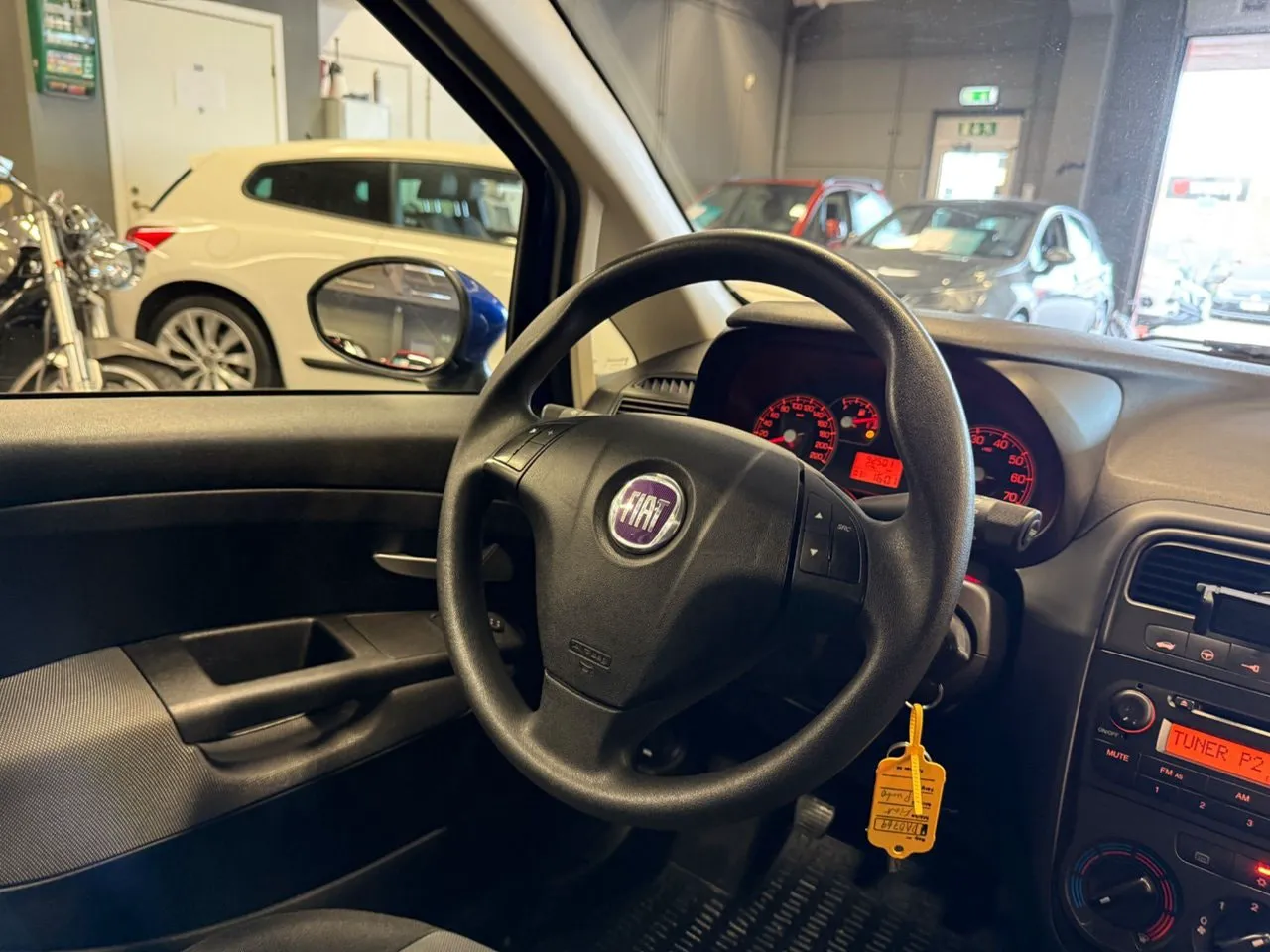 Vehicle image 19