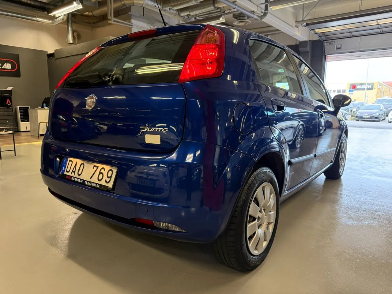 Vehicle image 6