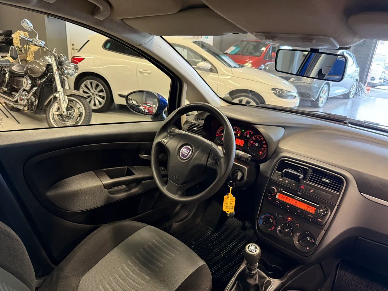 Vehicle image 18