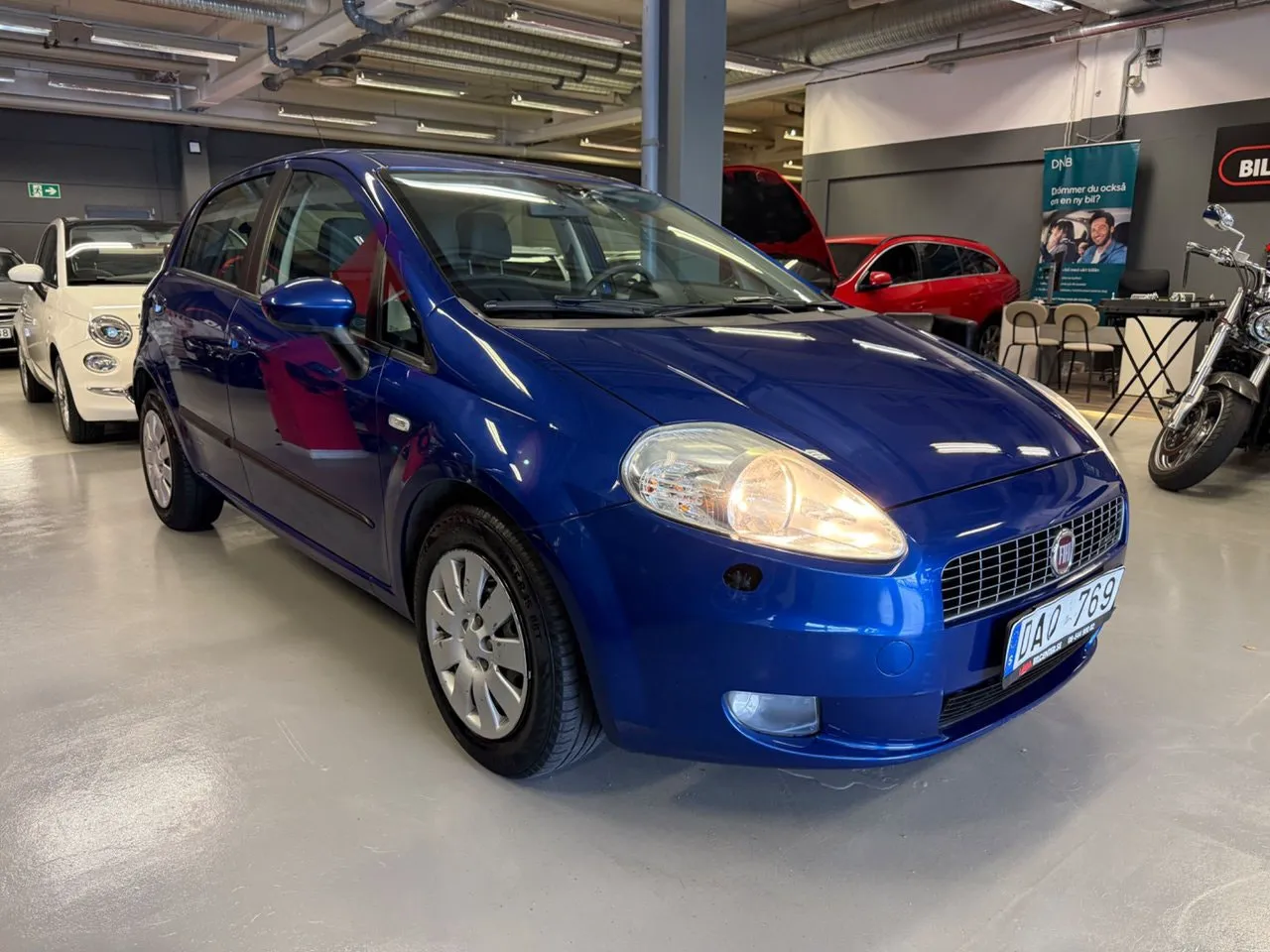 Vehicle image 5