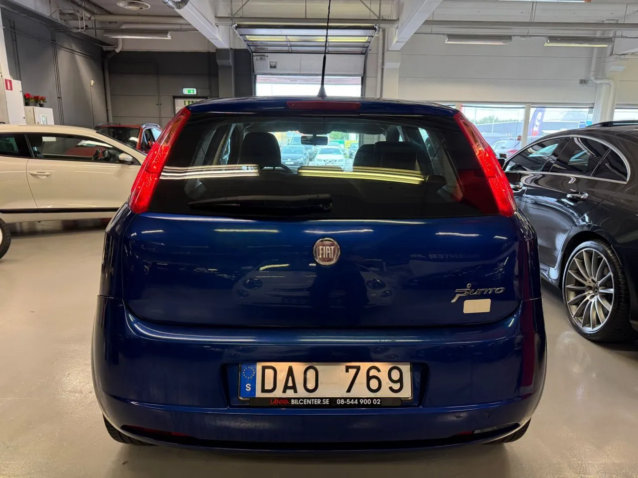 Vehicle image 7