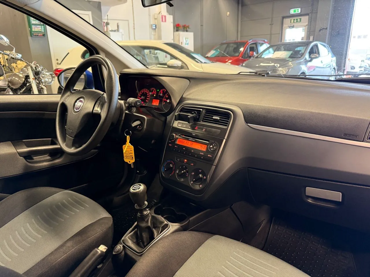 Vehicle image 17