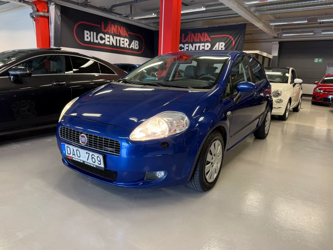Vehicle image 3