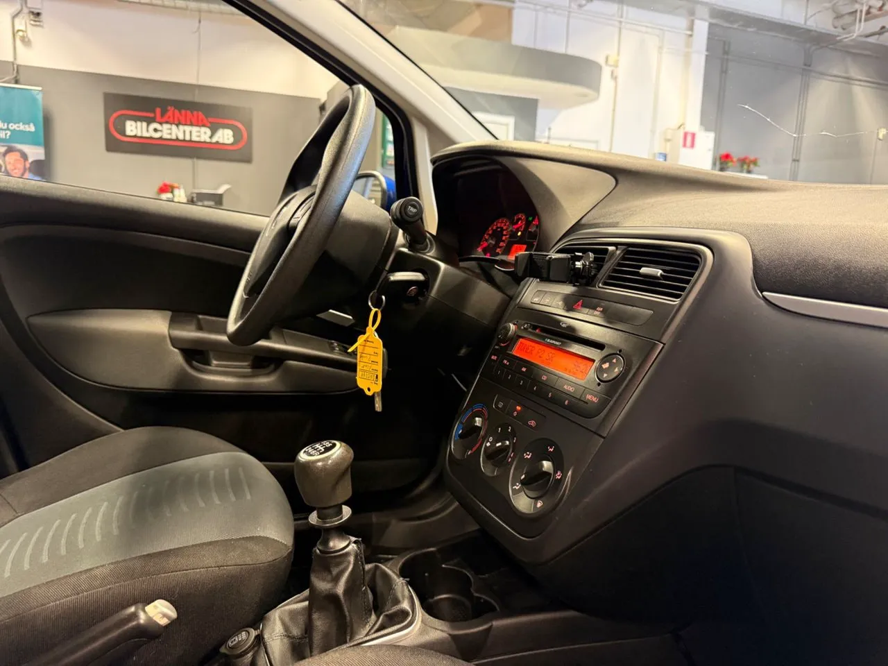 Vehicle image 20