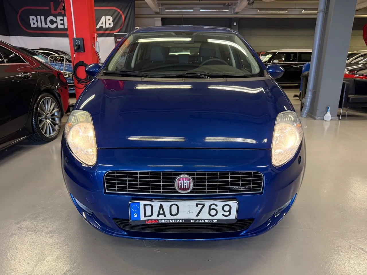 Vehicle image 4