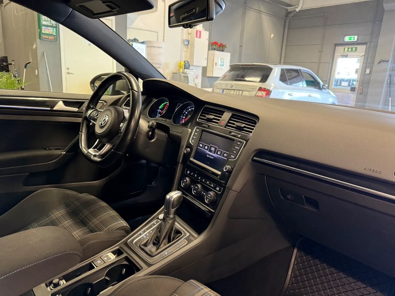 Vehicle image 22