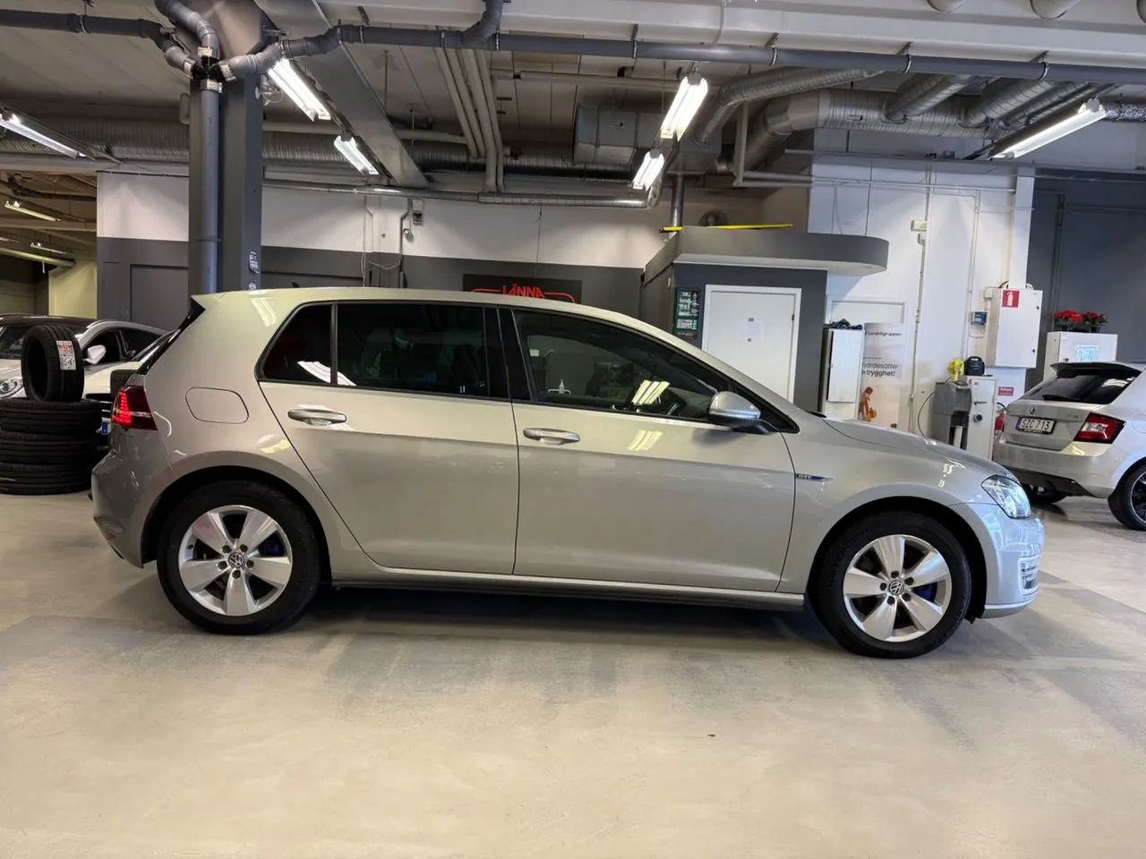 Vehicle image 7