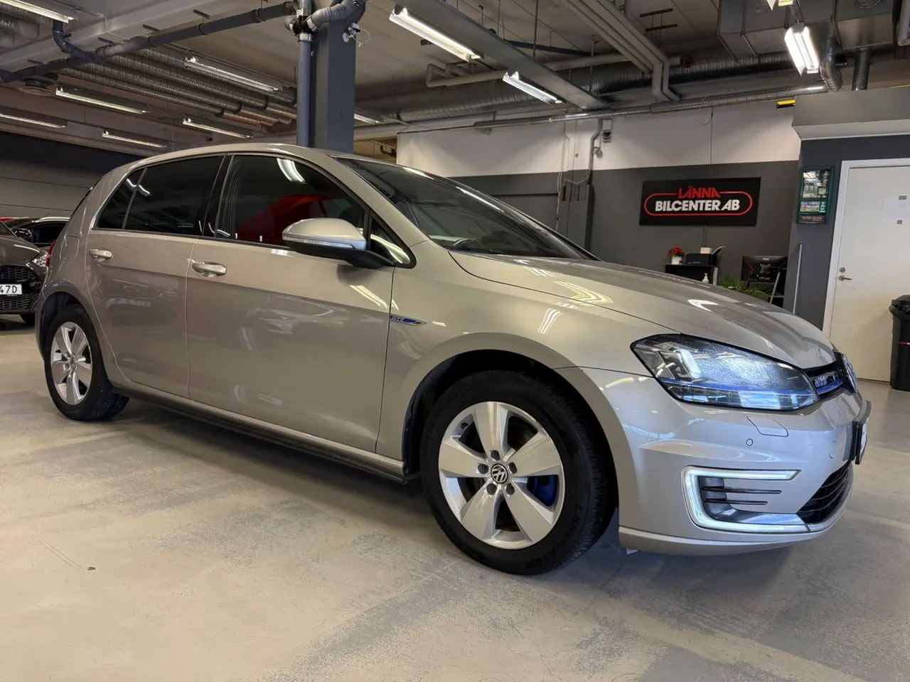 Vehicle image 6