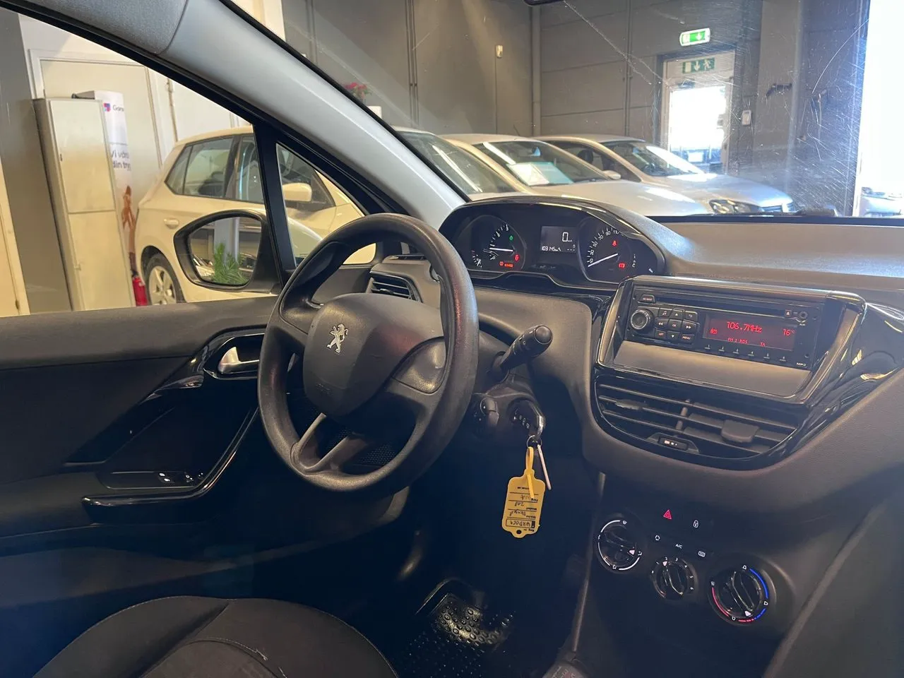 Vehicle image 14