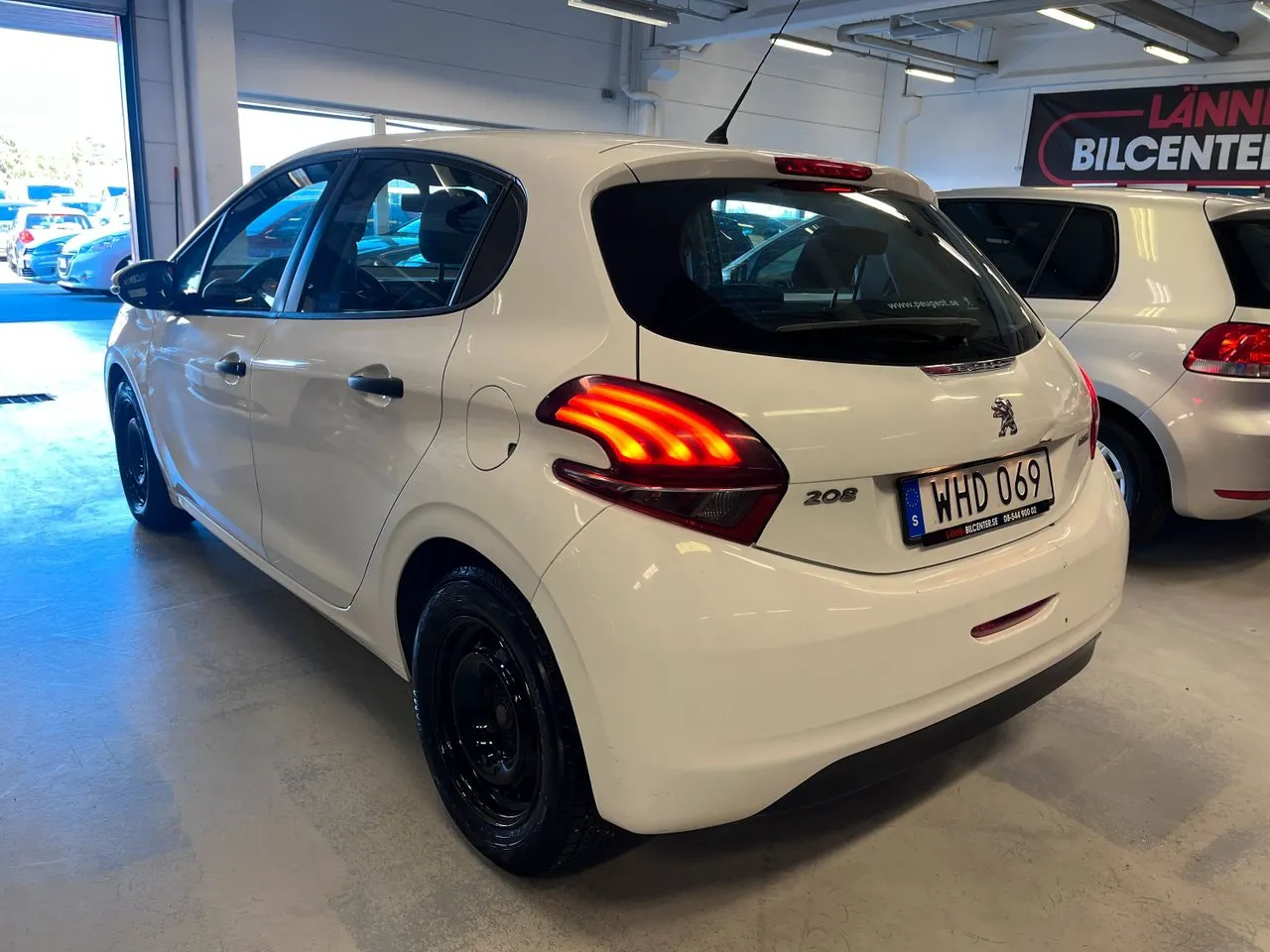 Vehicle image 7