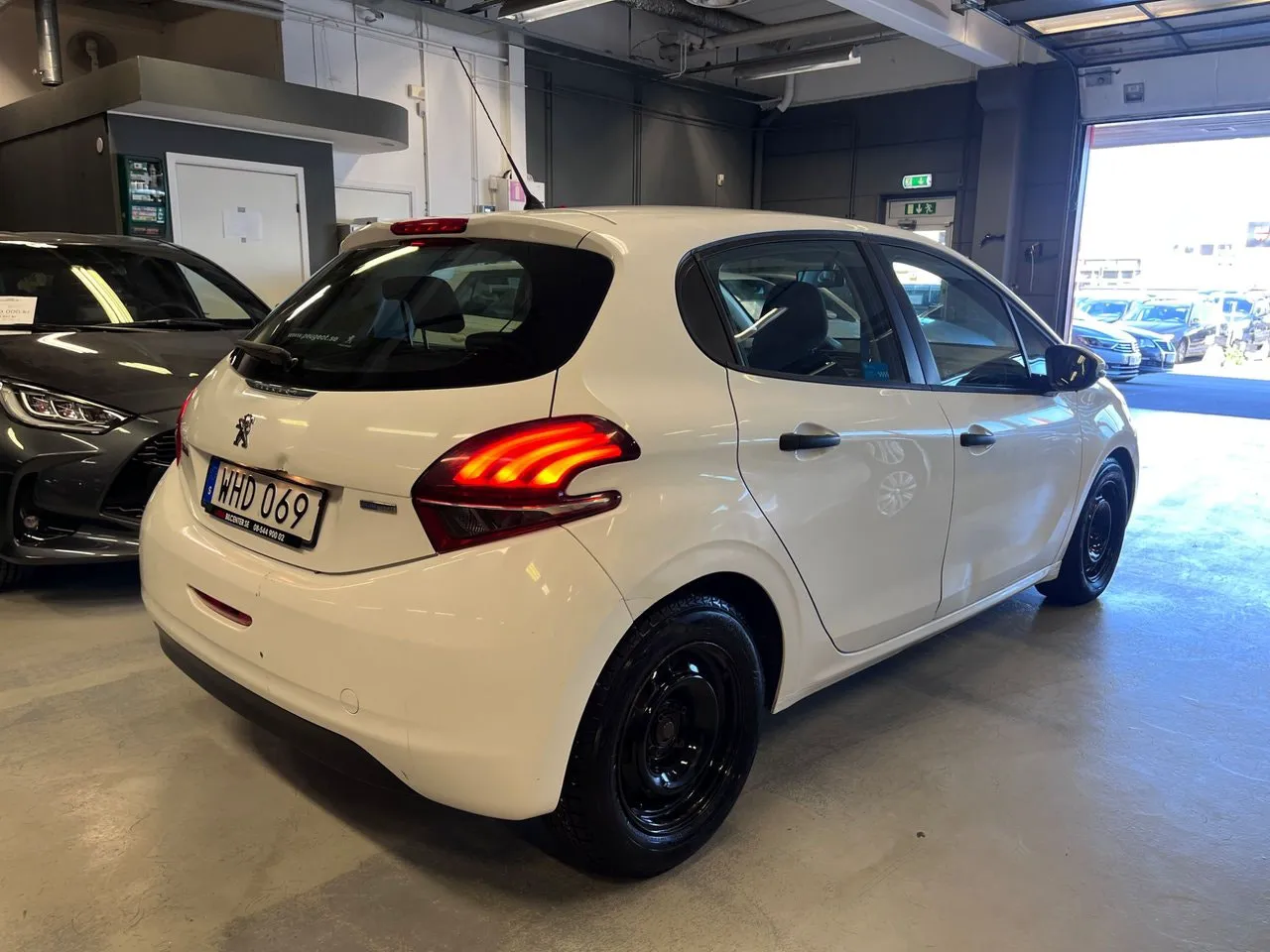 Vehicle image 5