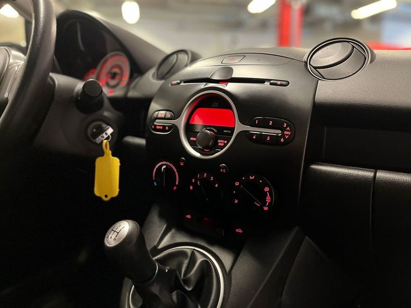 Mazda 2 bild 16