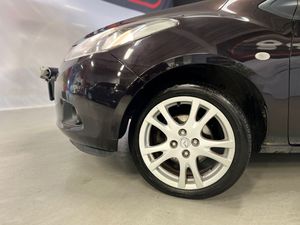 Mazda 2 bild 2