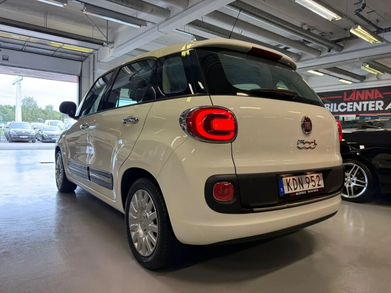 Vehicle image 8