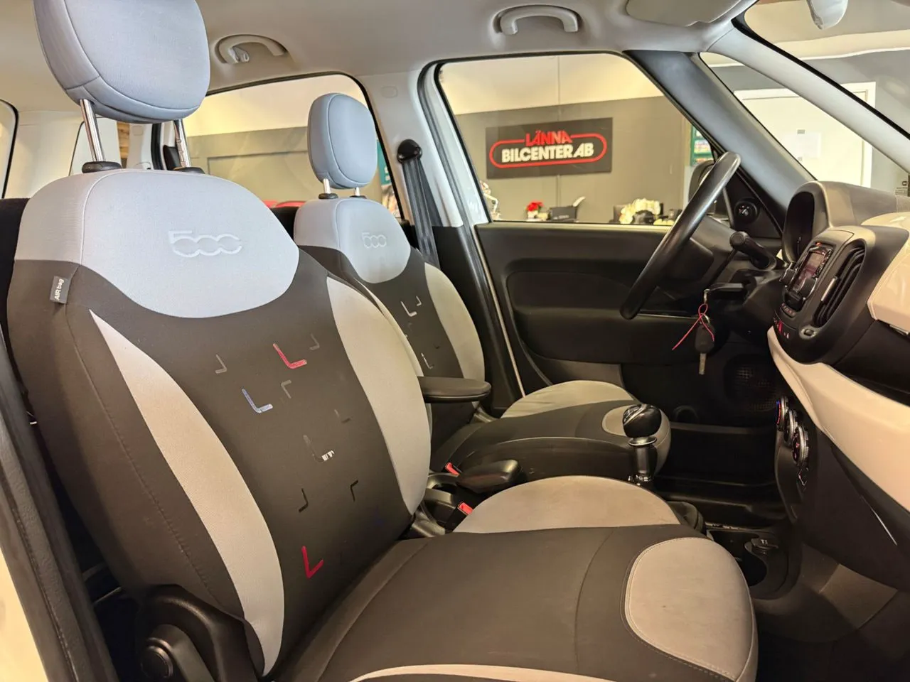 Vehicle image 16