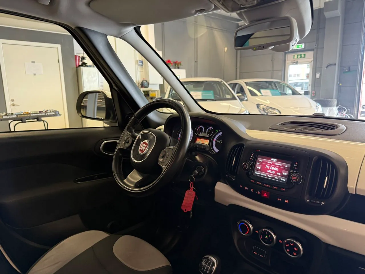 Vehicle image 17