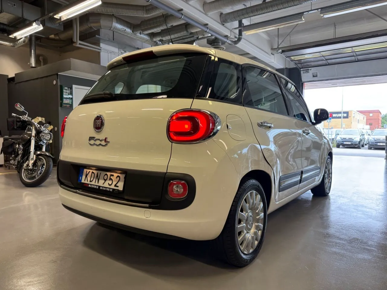 Vehicle image 6