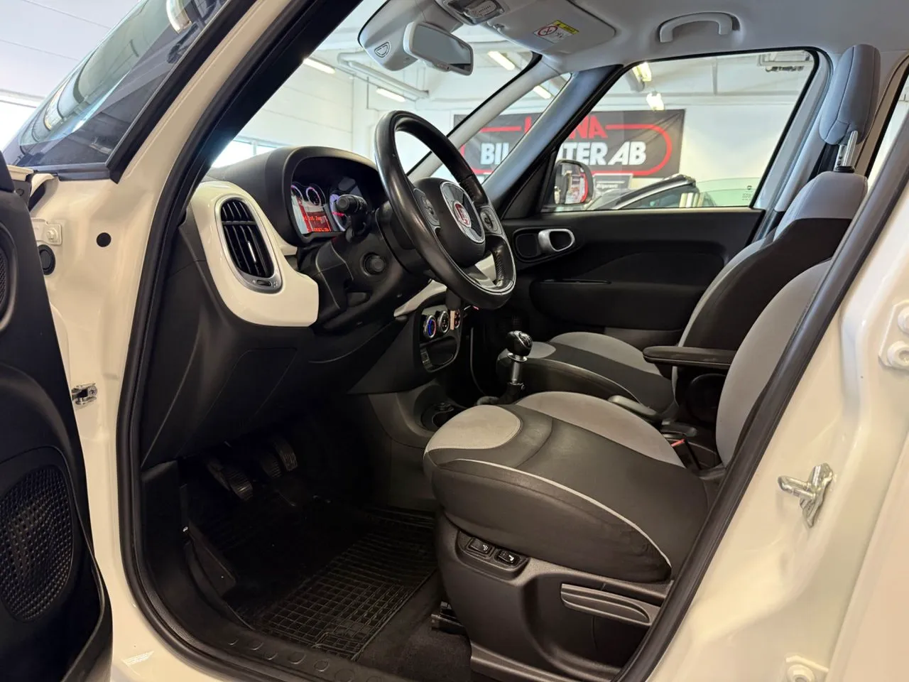 Vehicle image 14