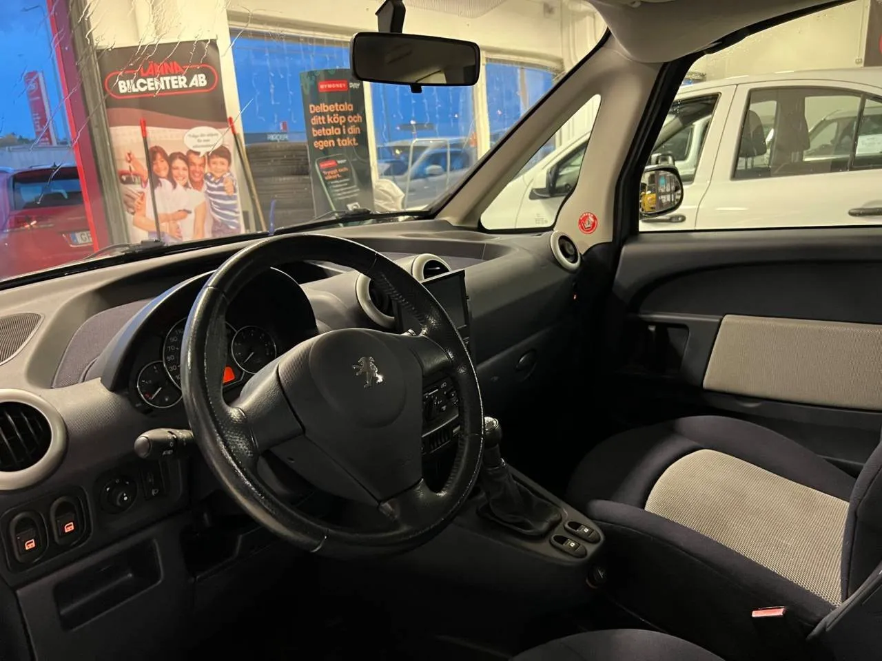 Vehicle image 7