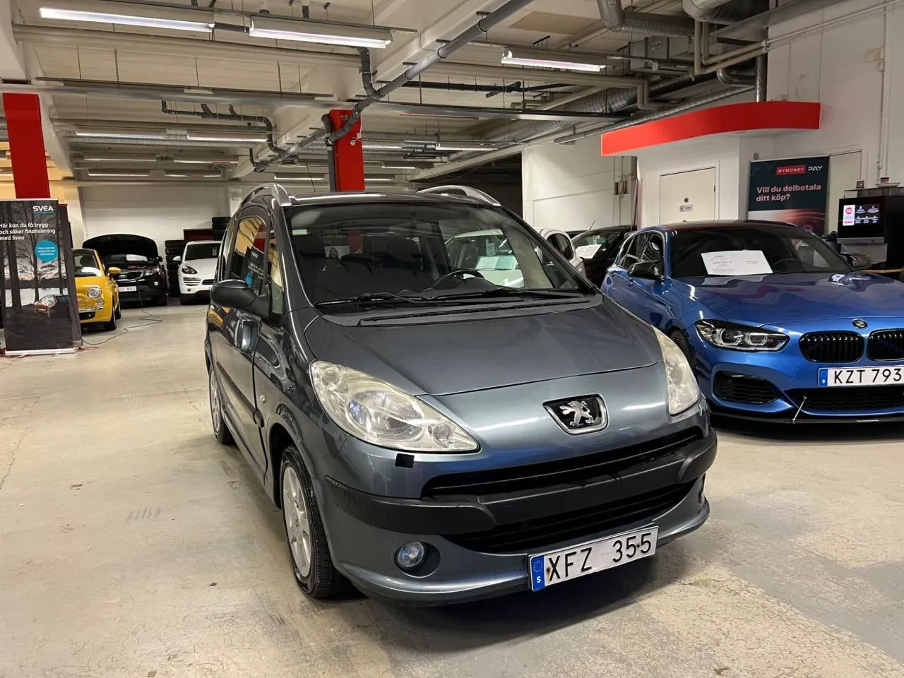 Vehicle image 3