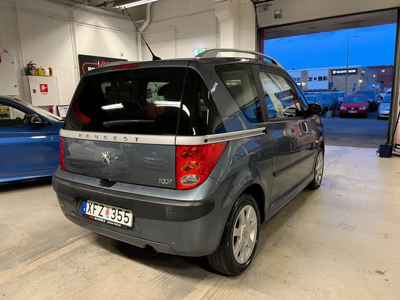 Vehicle image 4