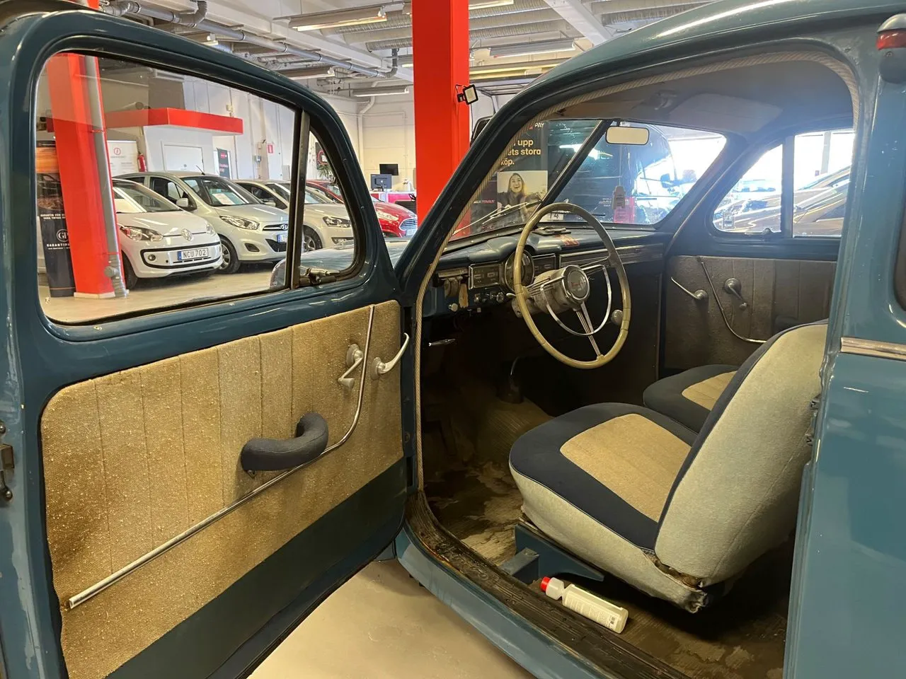 Vehicle image 13