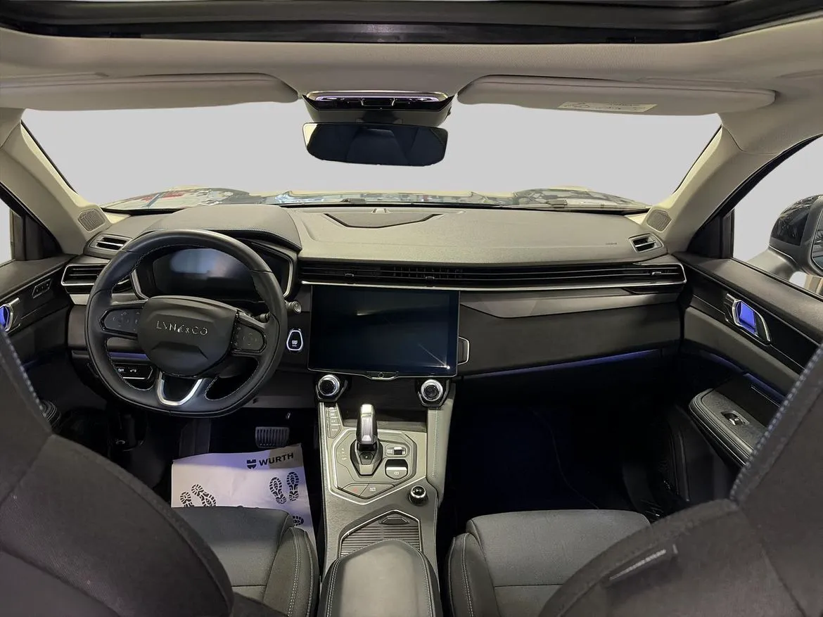 Vehicle image 11