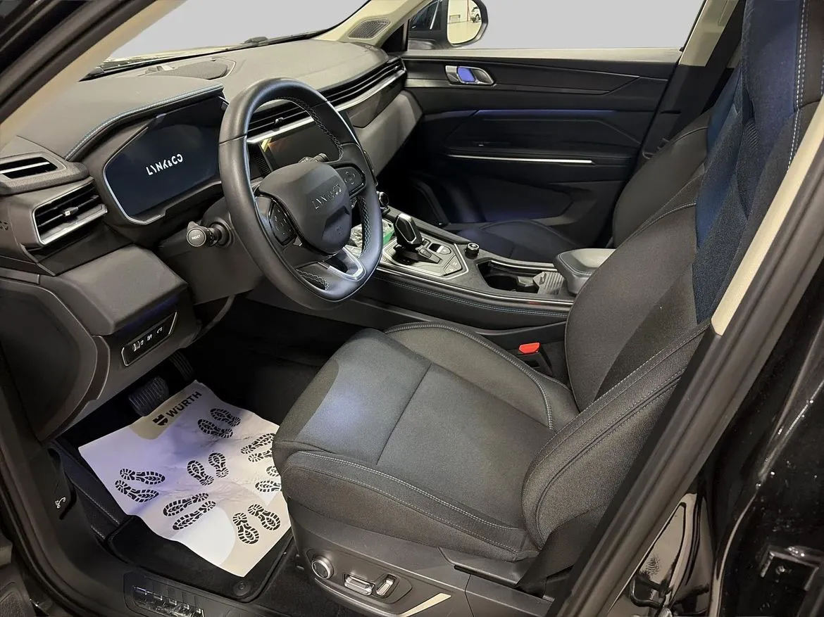Vehicle image 13