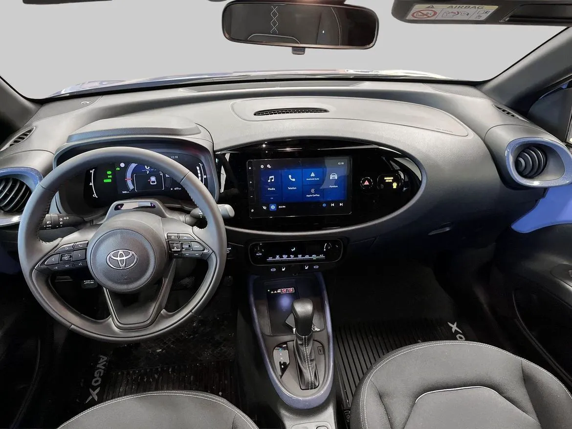Vehicle image 10