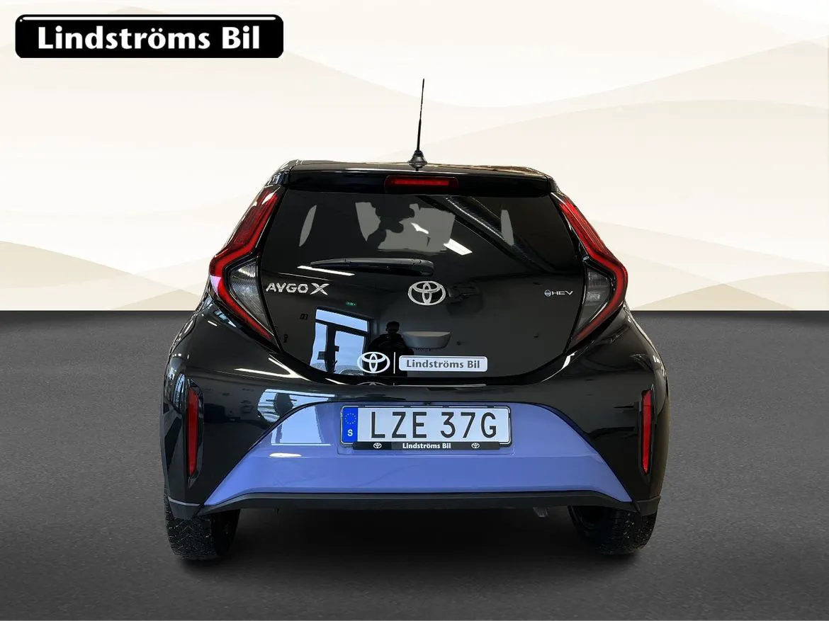 Vehicle image 7
