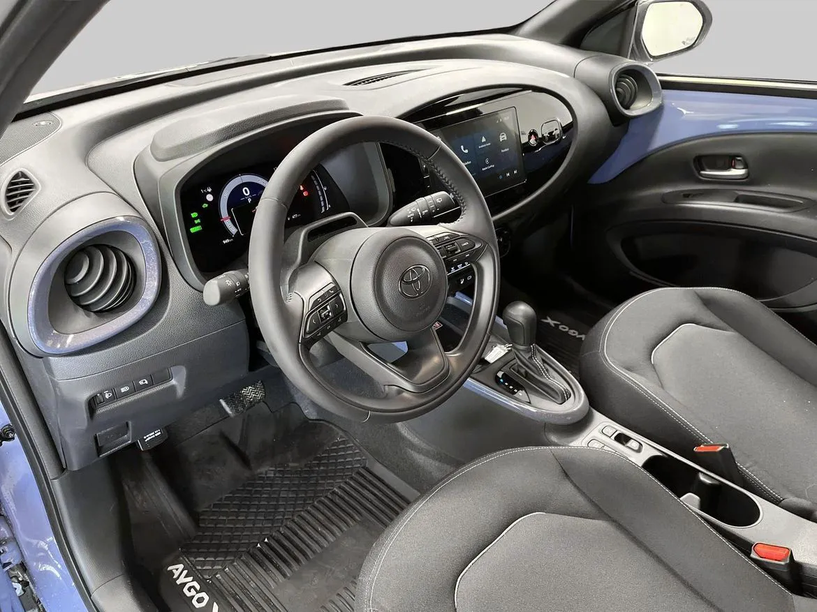 Vehicle image 12