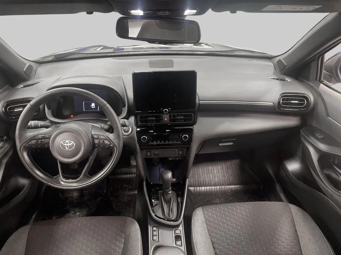 Vehicle image 10