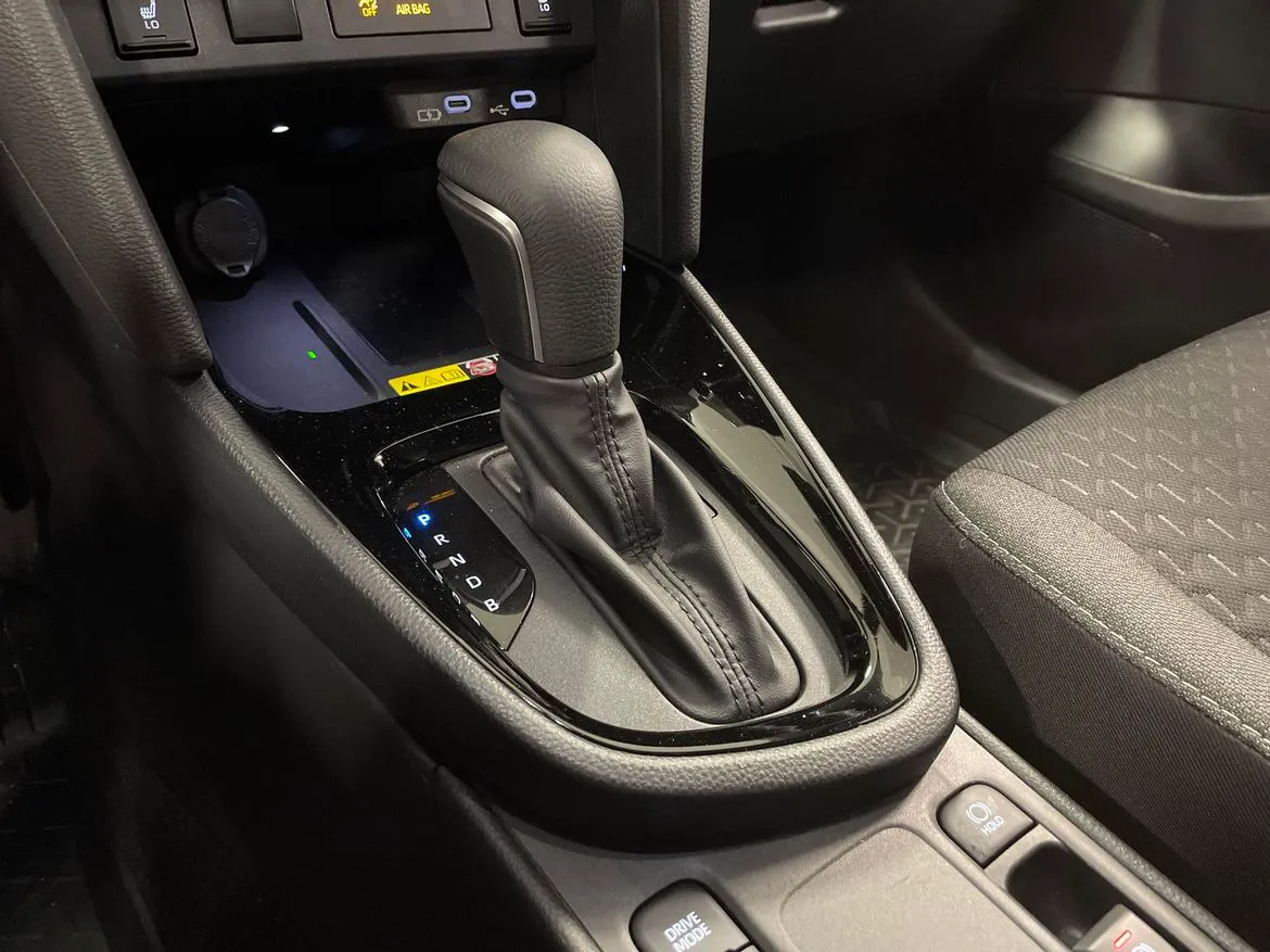 Vehicle image 16